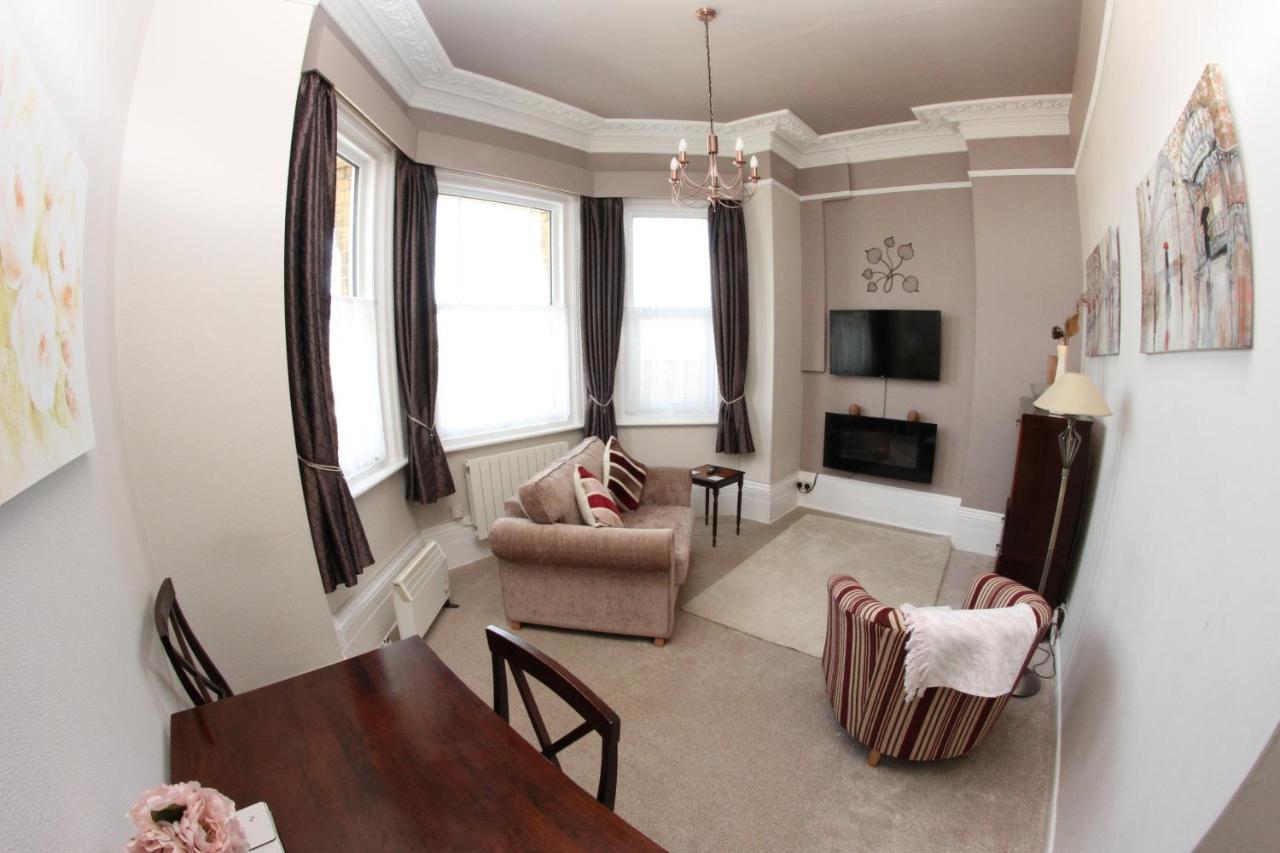 Parterre Holiday Apartments แซนดาวน์ ภายนอก รูปภาพ